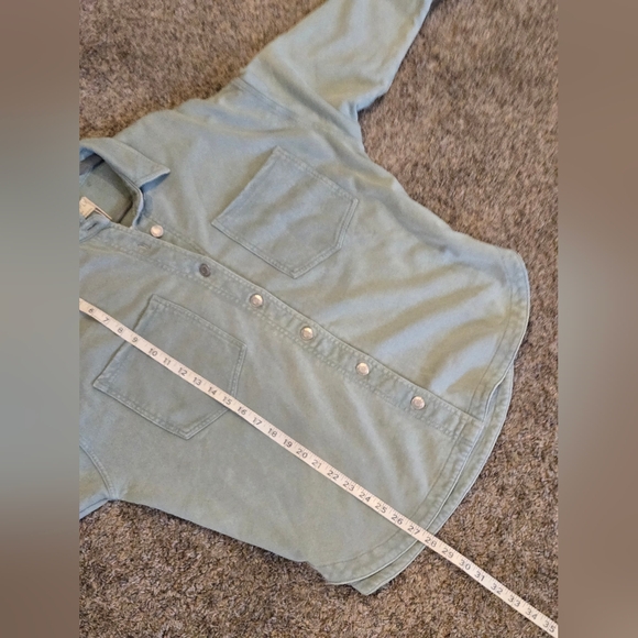 Z Supply All Day Knit Denim Jacket Size MEDIUM- (Tiny Hole Near Neck) - Picture 7 of 13